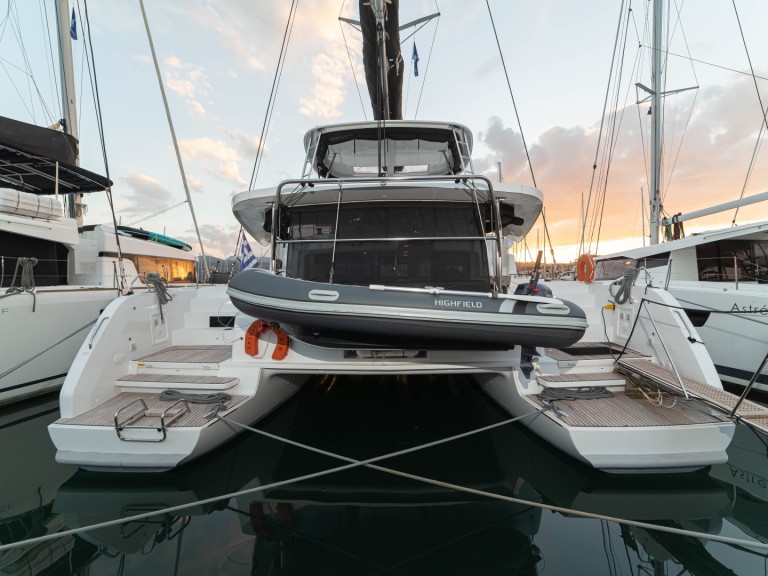 Catamaran to hire Lefkáda at the best price