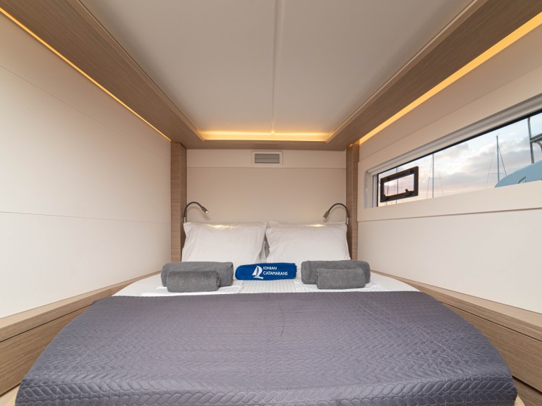 Hire Catamaran with or without skipper Lagoon Lefkáda