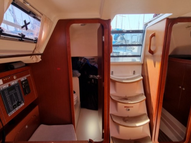 Yacht hire Marseille cheap Dehler 32