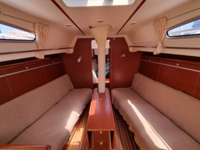 Sailboat hire in Marseille - Dehler Dehler 32