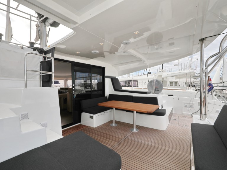 Catamaran hire in Sukošan - Lagoon Lagoon 42