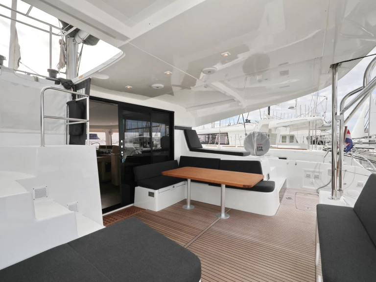 Catamaran hire in Sukošan - Lagoon Lagoon 42