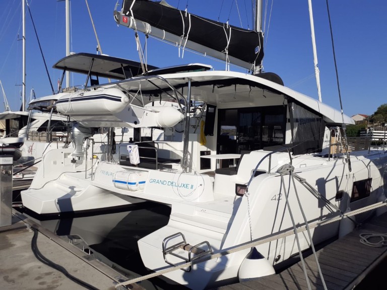 Catamaran to hire Šibenik at the best price