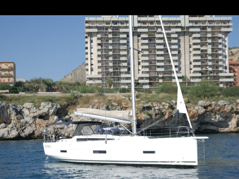 Sailboat to hire Poseidon Marina at the best price