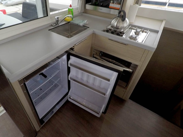 Yacht charter Šibenik - Lagoon Lagoon 40 on SamBoat