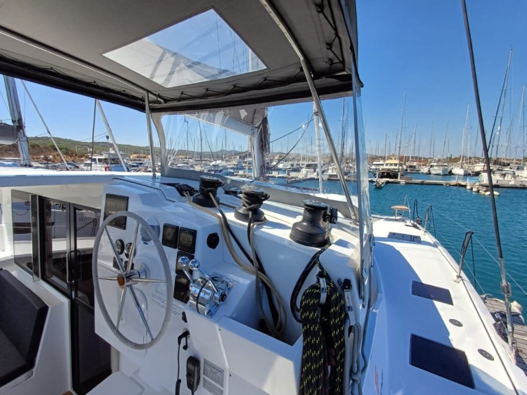 Yacht charter Rhodes (City) - Fountaine Pajot Isla 40 on SamBoat