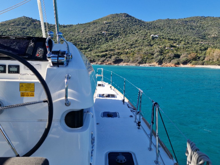 Hire Catamaran Lagoon with a boat licence