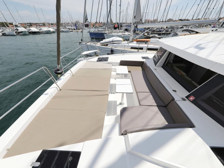 Charter a Bali Bali 4.1 in Biograd na Moru on Samboat