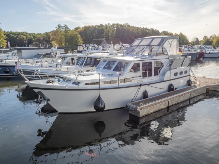 Yacht hire Waren (Müritz) cheap Skiron Typ 3