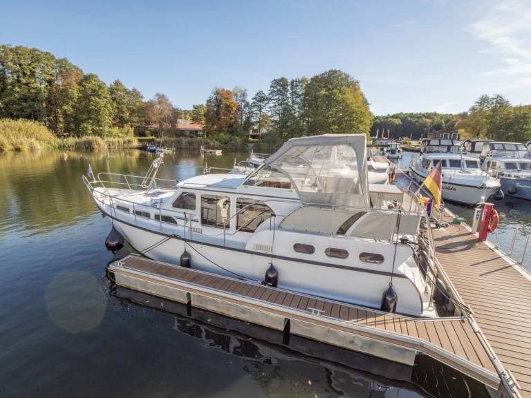 Canal boat hire in Waren (Müritz) - Pedro Skiron Typ 3