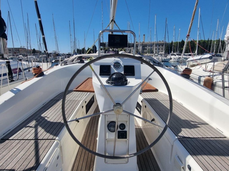 Sailboat to hire Izola at the best price