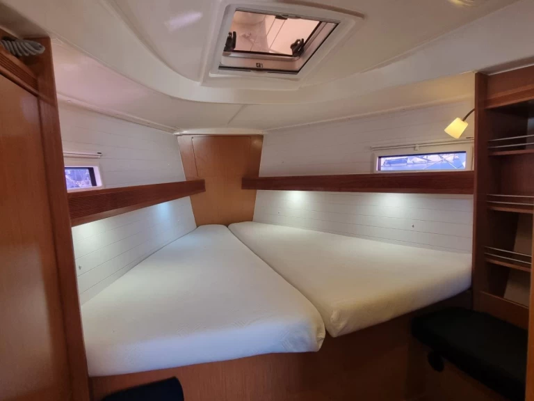 Yacht charter Izola - Bavaria Cruiser 36 on SamBoat