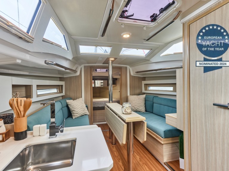 Sailboat to hire Valencia at the best price