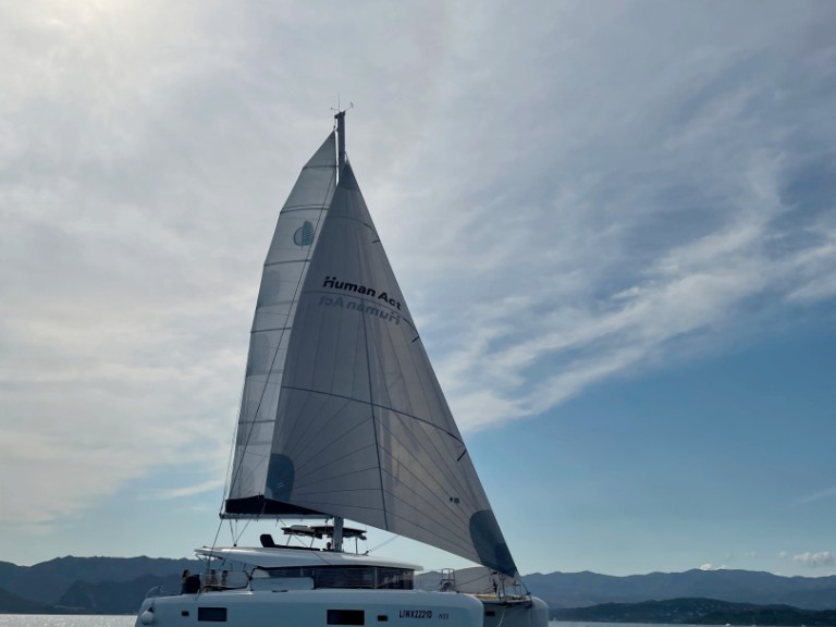 Charter a Lagoon Lagoon 42 in Piombino on Samboat