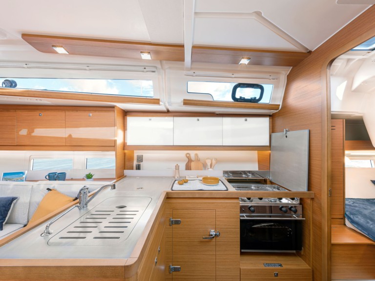 Sailboat hire in Marseille - Dufour Dufour 390 Grand Large