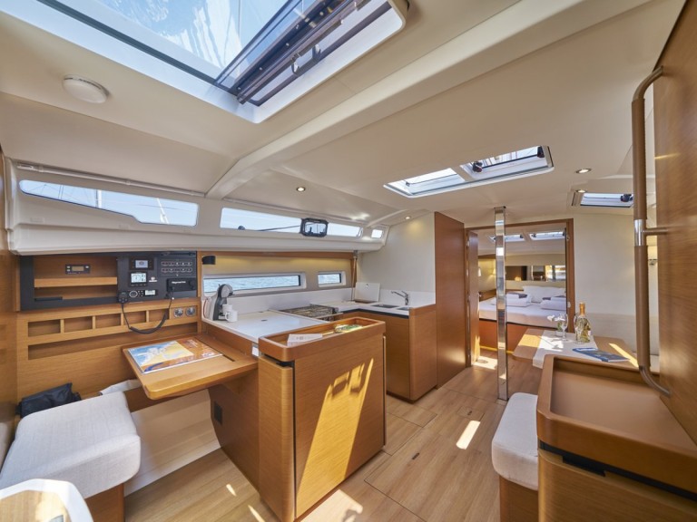 Hire Sailboat Jeanneau with a boat licence