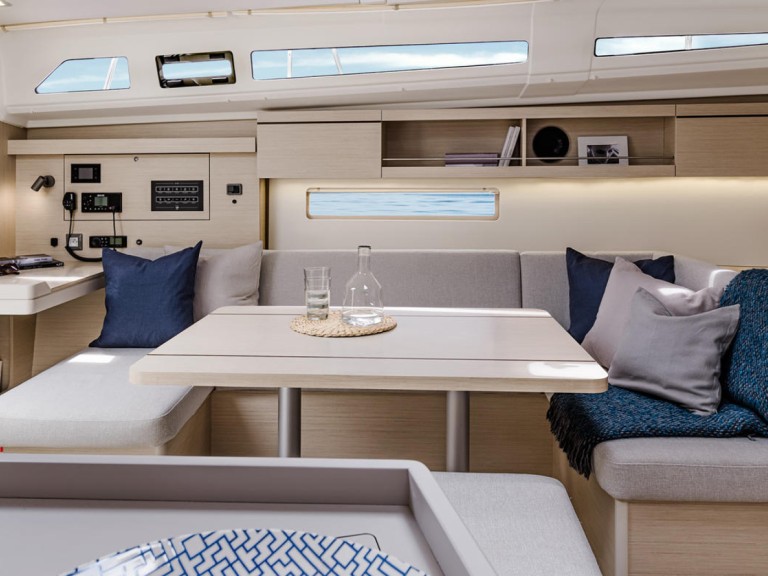 Yacht charter Olbia - Bénéteau Oceanis 40.1 on SamBoat