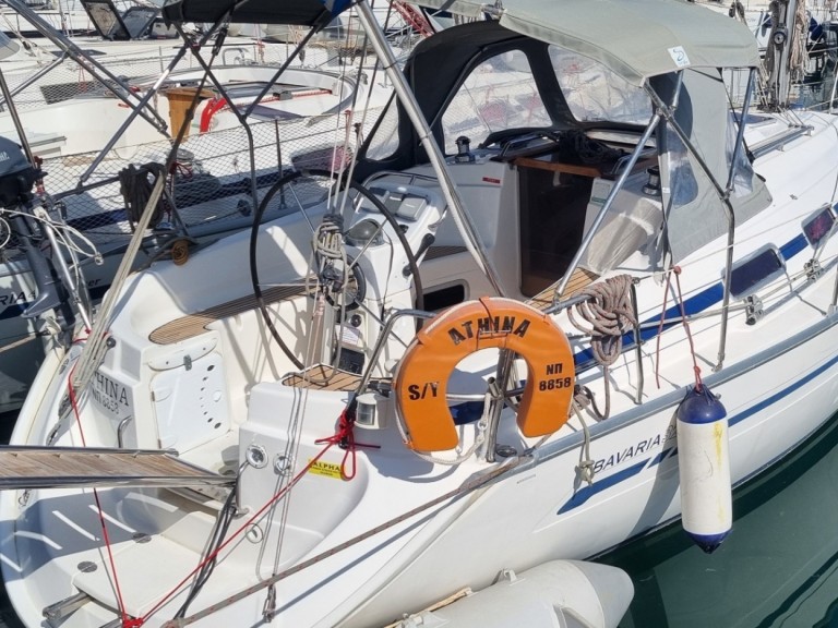 Sailboat hire in Alimos Marina - Bavaria Bavaria 32 Cruiser