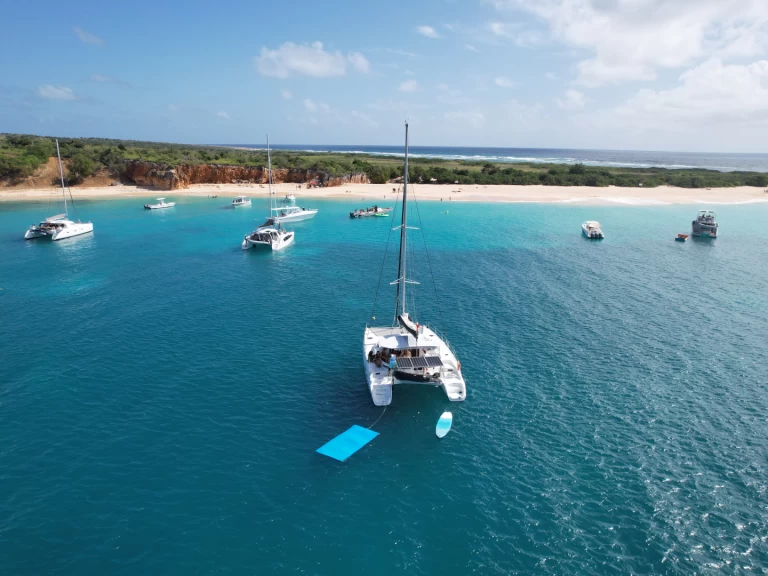 Catamaran to hire Marigot at the best price