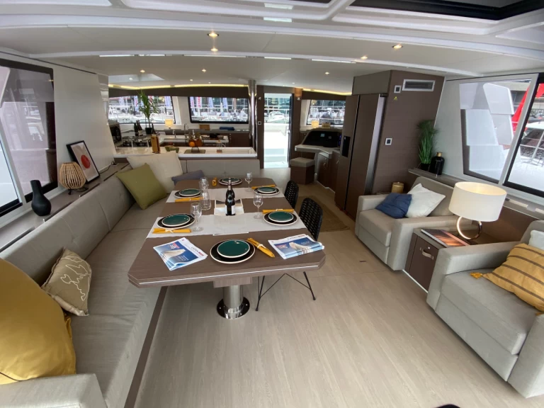 Charter a Bali Bali 5.4 in Capo d'Orlando on Samboat