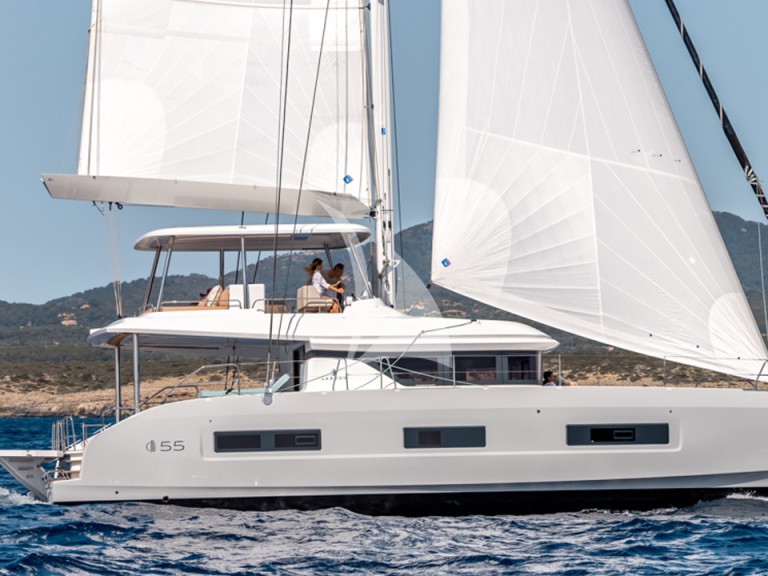 Hire Catamaran Lagoon with a boat licence