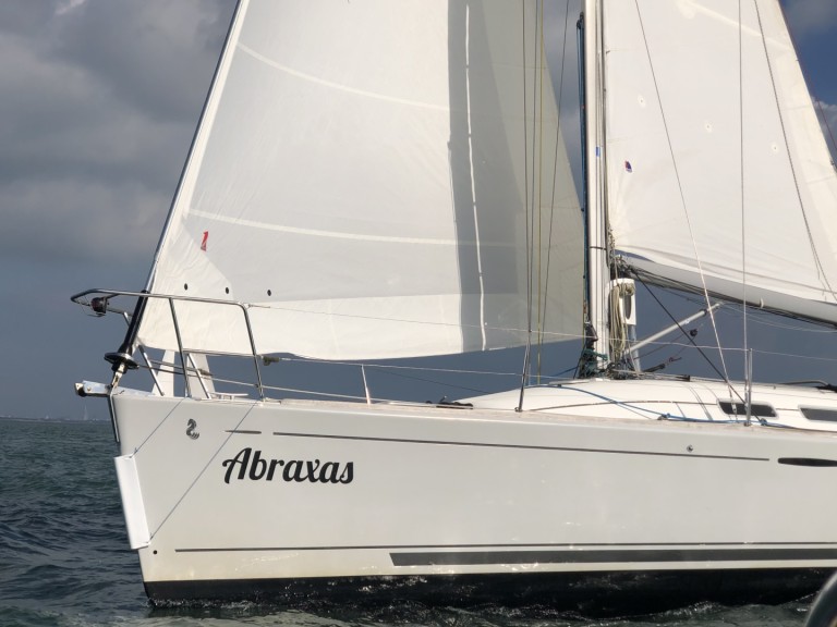 Charter a Bénéteau First 40.7 in Hamble-le-Rice on Samboat