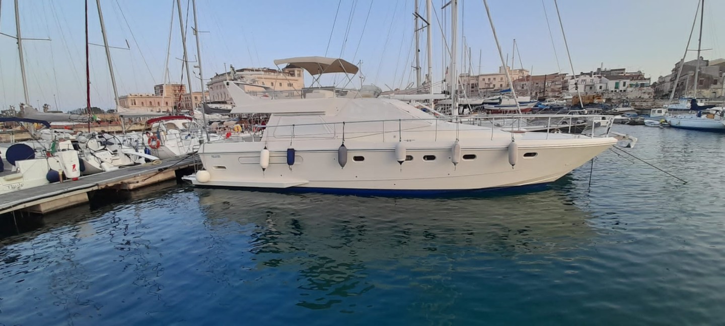 Motorboat to hire Provincia di Siracusa at the best price