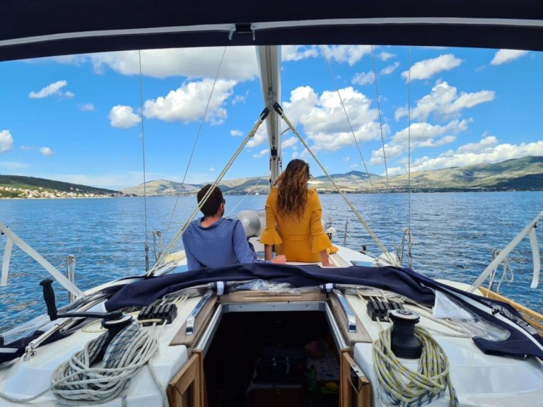 Yacht charter Split - Bavaria Cruiser 37 on SamBoat