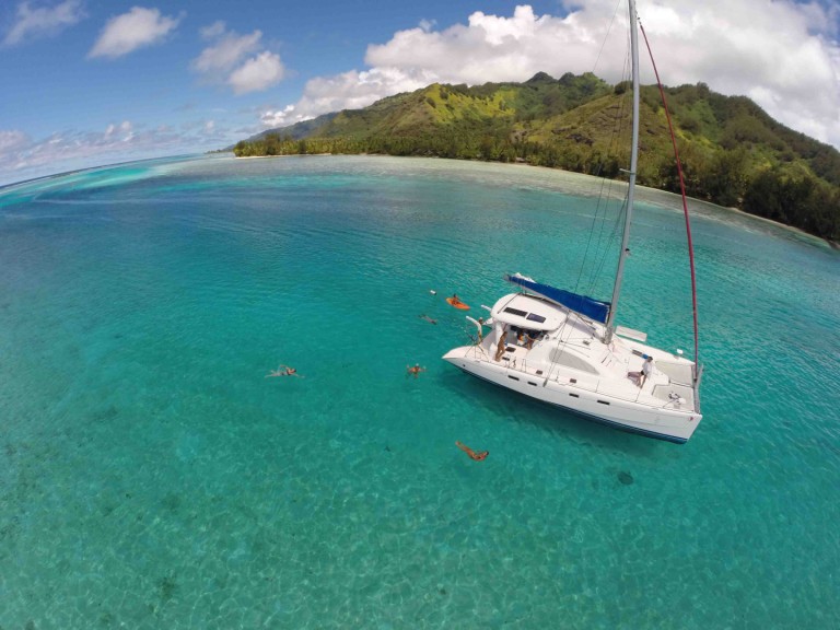 Catamaran to hire Papeete at the best price