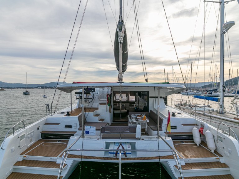 Catamaran hire in Baiona - Lagoon Lagoon 42