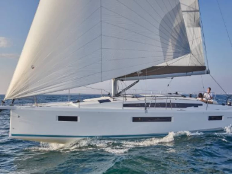 Hire Sailboat Jeanneau with a boat licence