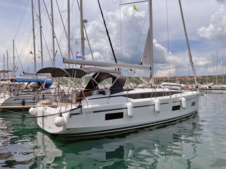 Hire Sailboat Bavaria with a boat licence