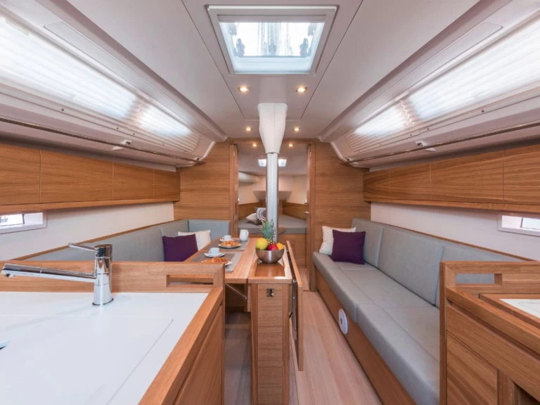 Hire a Salona Salona 380 Kaštela