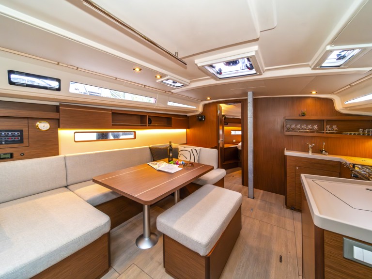 Sailboat hire in Skradin - Bénéteau Oceanis 40.1