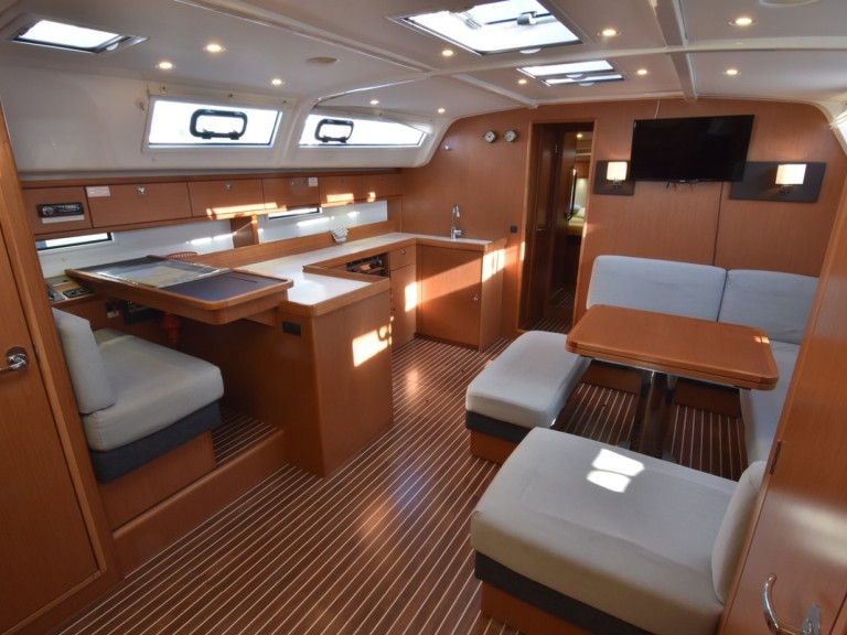 Sailboat hire in Punat - Bavaria Cruiser 51