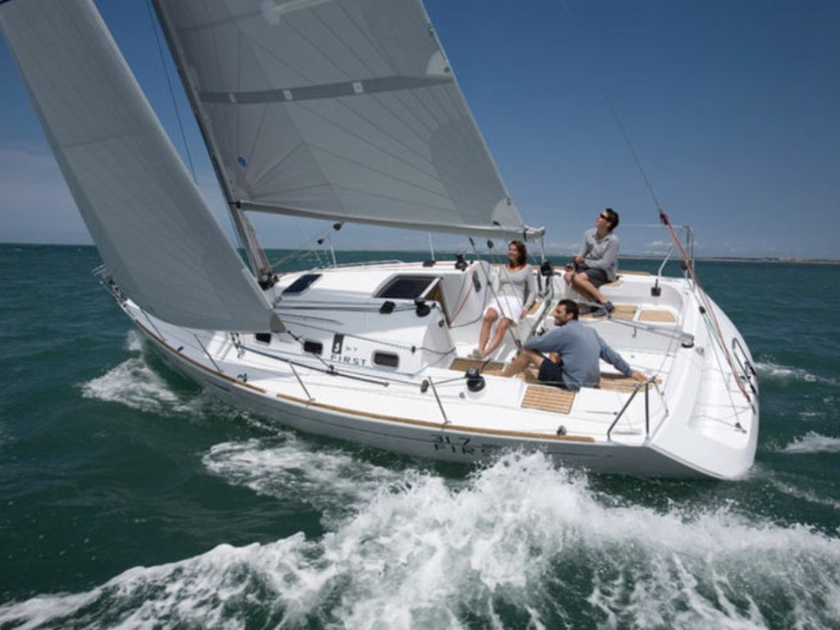 Sailboat to hire Arzon at the best price
