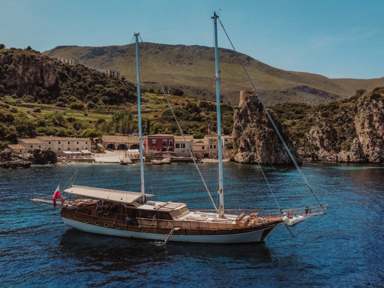 Hire a Ticari Yacht Hande - Capo Galera Capo d'Orlando