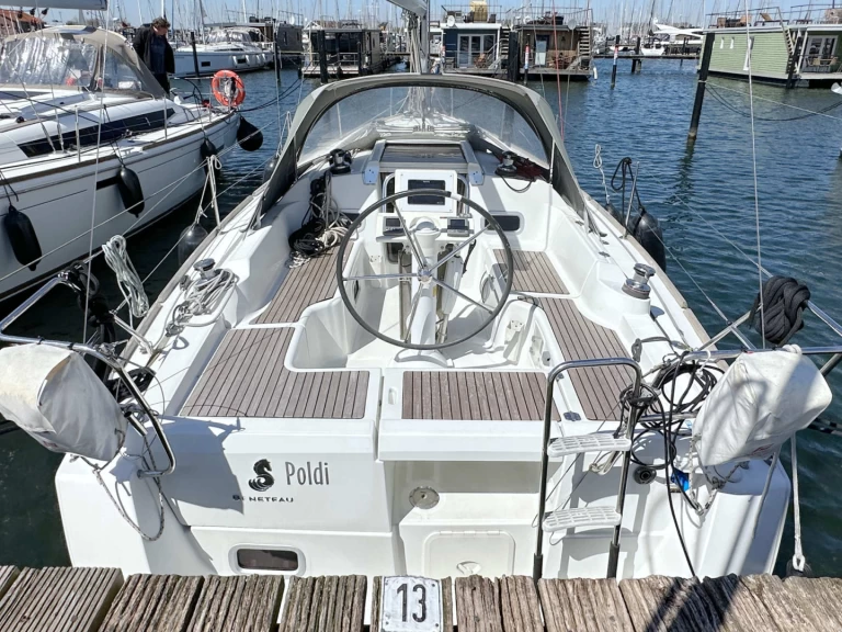 Yacht hire Heiligenhafen cheap Oceanis 31