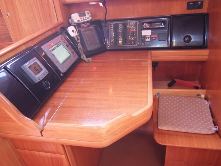 Charter a Bavaria Bavaria 42 Cruiser in Punat on Samboat