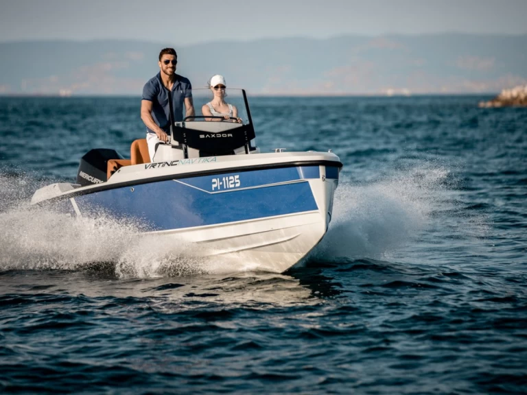 Hire Motorboat Saxdor with a boat licence