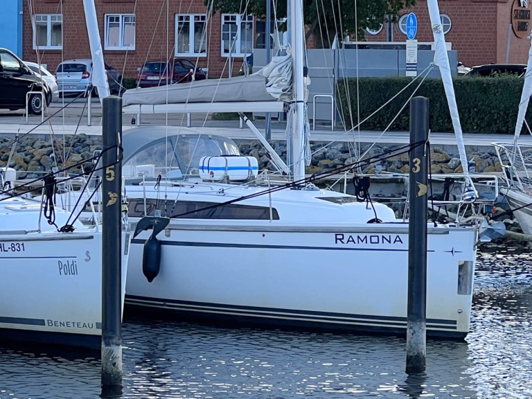 Charter a Bavaria Cruiser 33 in Heiligenhafen on Samboat