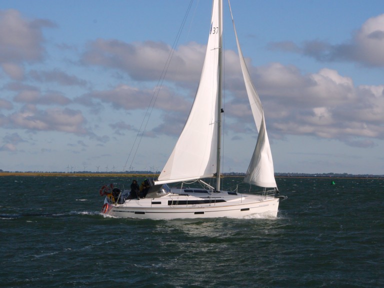 Yacht hire Heiligenhafen cheap Cruiser 37