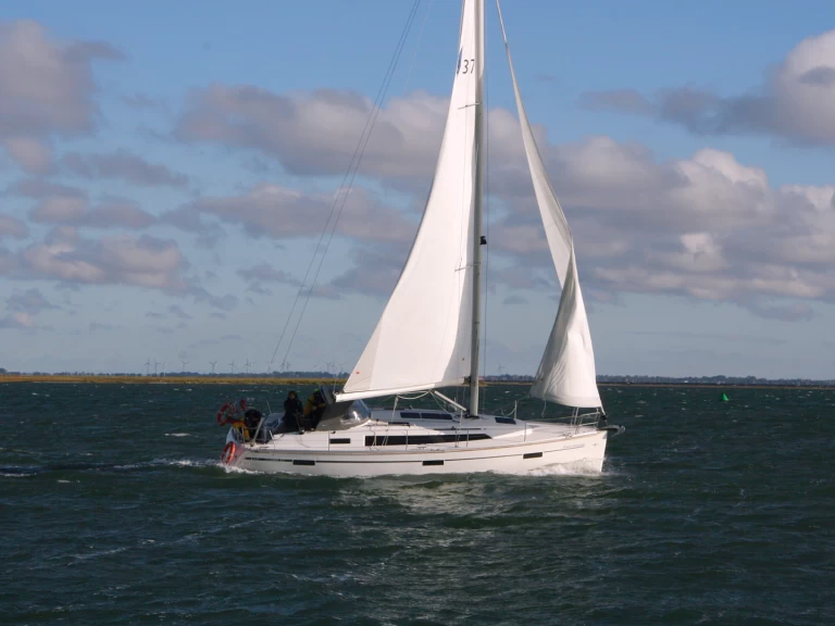 Yacht hire Heiligenhafen cheap Cruiser 37