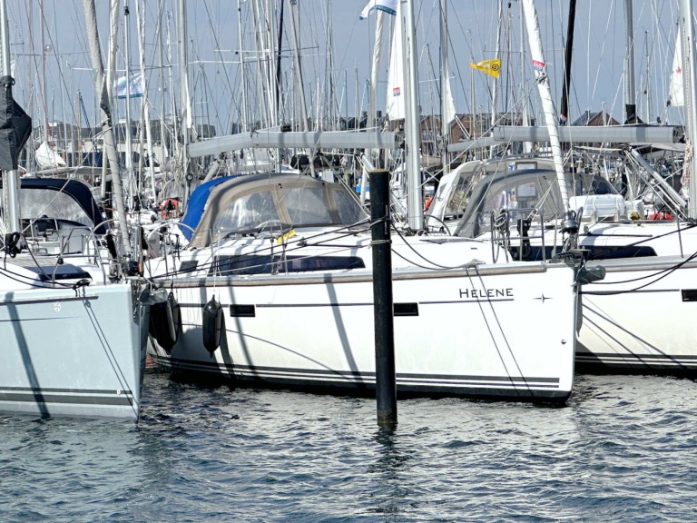 Hire Sailboat Bavaria with a boat licence