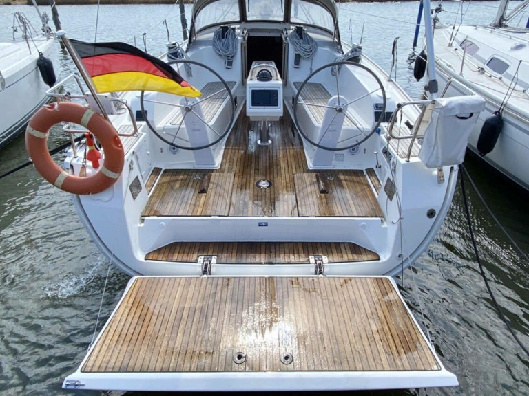 Hire Sailboat Bavaria with a boat licence