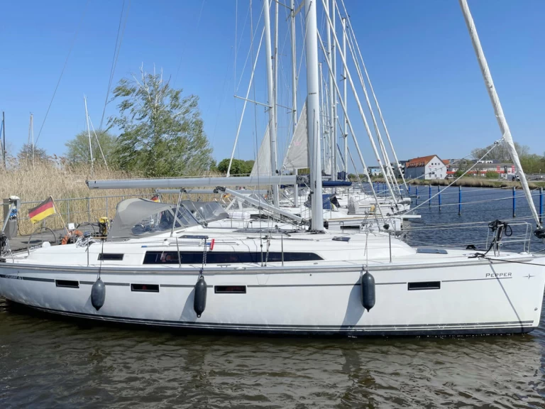 Sailboat to hire Barth at the best price