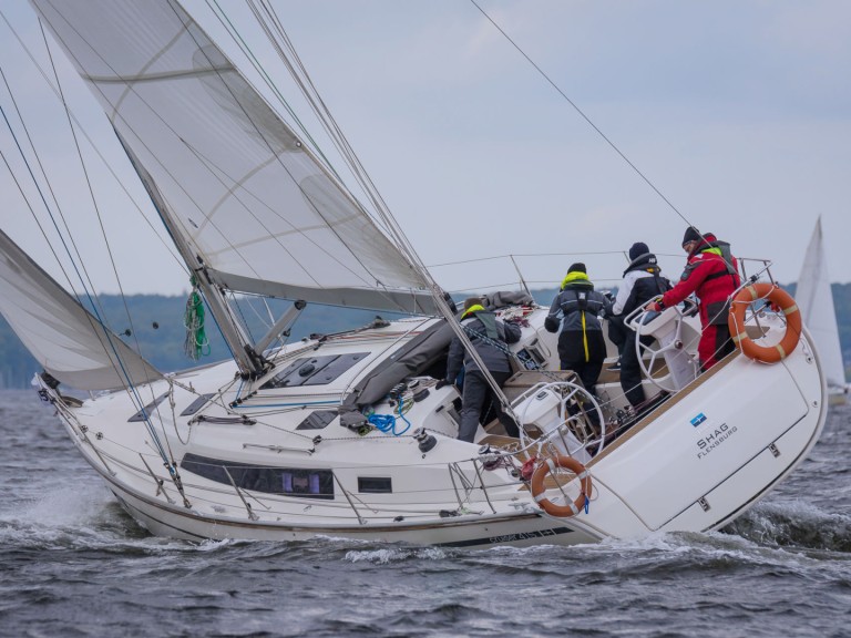 Charter a Bavaria Cruiser 41S in Heiligenhafen on Samboat