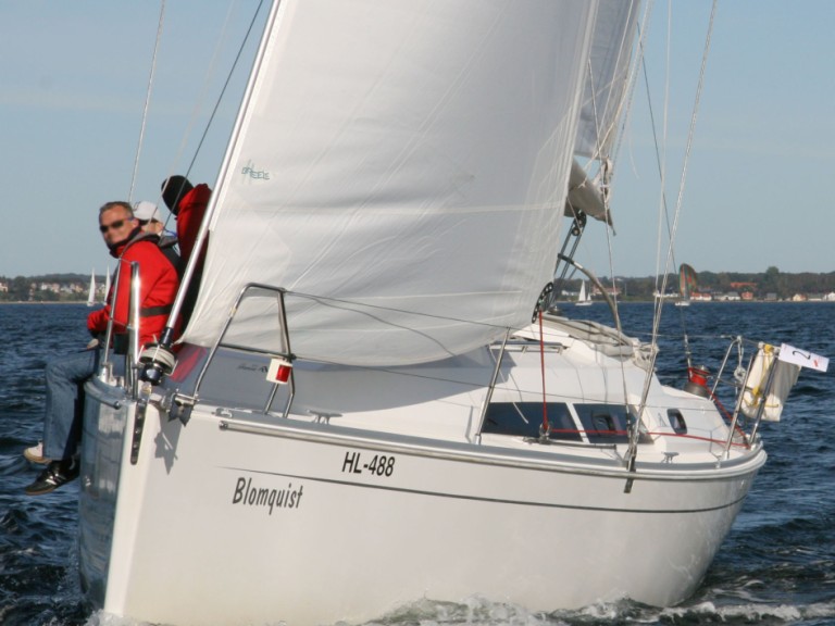 Hire a Hanse Hanse 320 Heiligenhafen