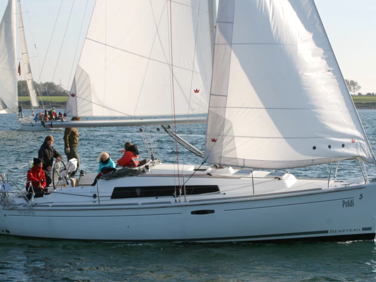 Yacht hire Heiligenhafen cheap Oceanis 31