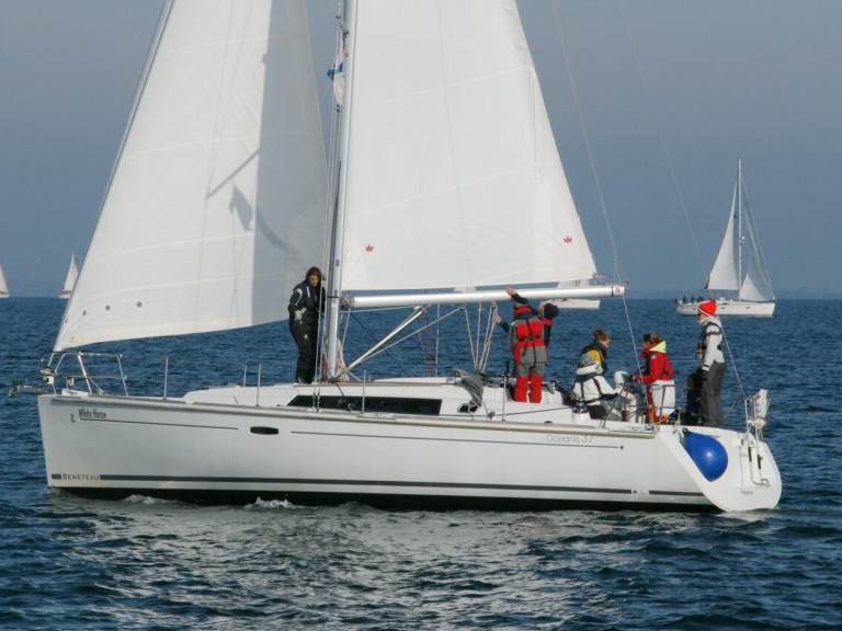 Sailboat hire in Flensburg - Bénéteau Oceanis 37